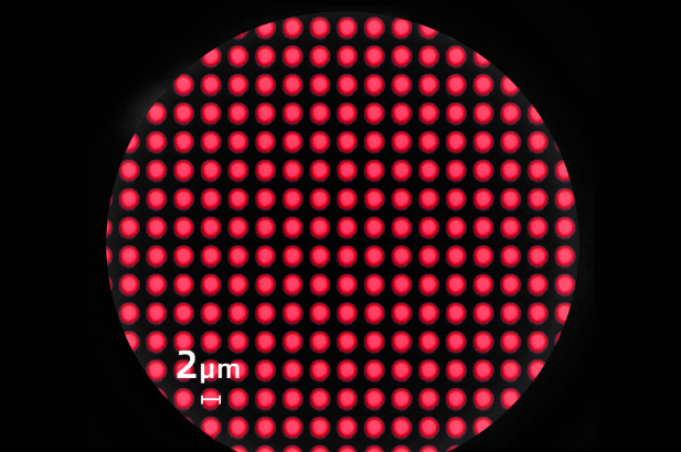 Saphlux发布AR用红光MicroLED解决方案，2微米像素色转换效率达67%